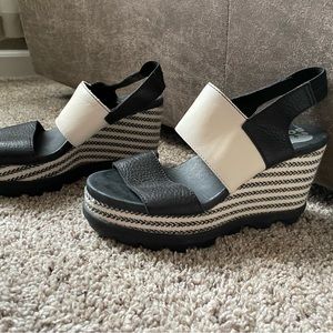 Sorel Wedges ✨